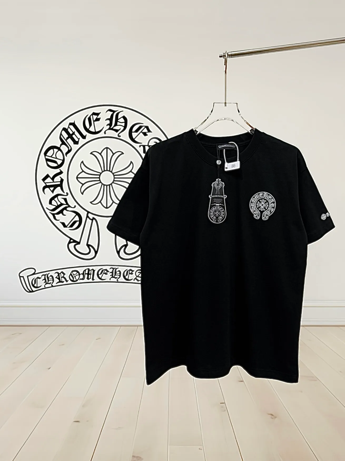 🅿️190 [High quality] Chrome hearts ss25 new first release latest short-sleeved round neck t-shirt, high-end customization, avant-garde and fashionable design! The brand logo is applied to the front and back cuffs using 100,000 needle embroidery techniques. High-end customized 280g fabric. Soft to the touch. Comfortable to wear. Exquisite stitching. Fine workmanship. The upper body effect is incomparably handsome! Same style for men and women, color: white, black size: S to xL